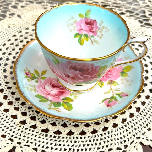 Vintage Royal Albert Porcelain Tea Cup&Saucer American BeautyEngland 1959-1997